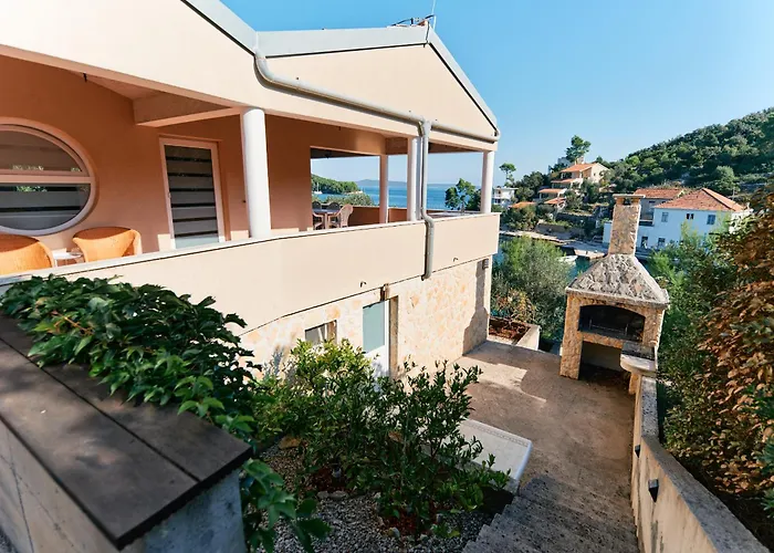 Apartahotel Eva Savar